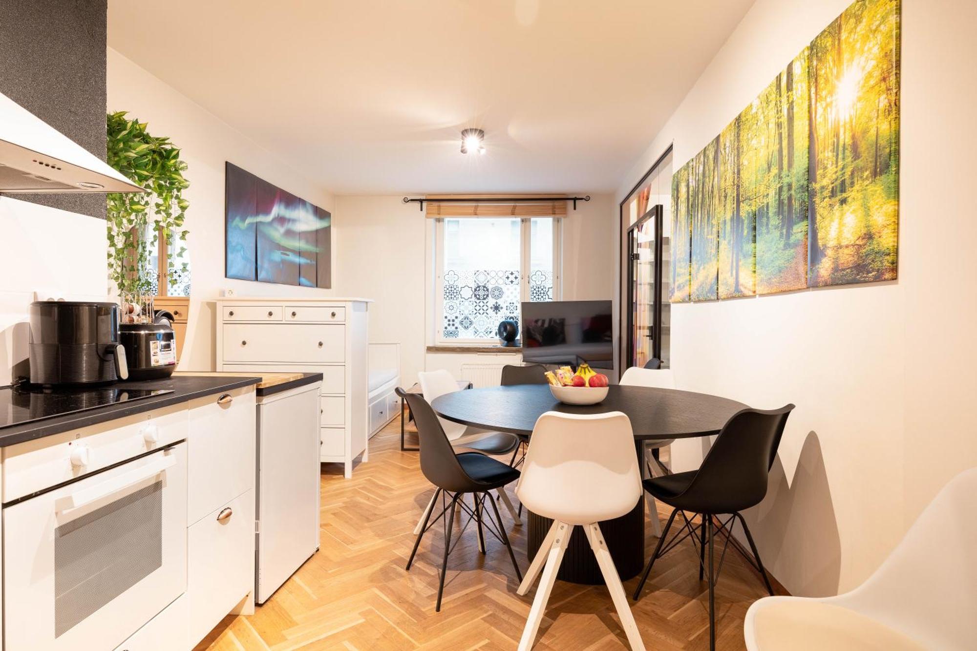 Great Location & Transport Connections With All Amenities 1-8 People Free Continental Breakfast Wifi Coffee &Tea Huoneisto *