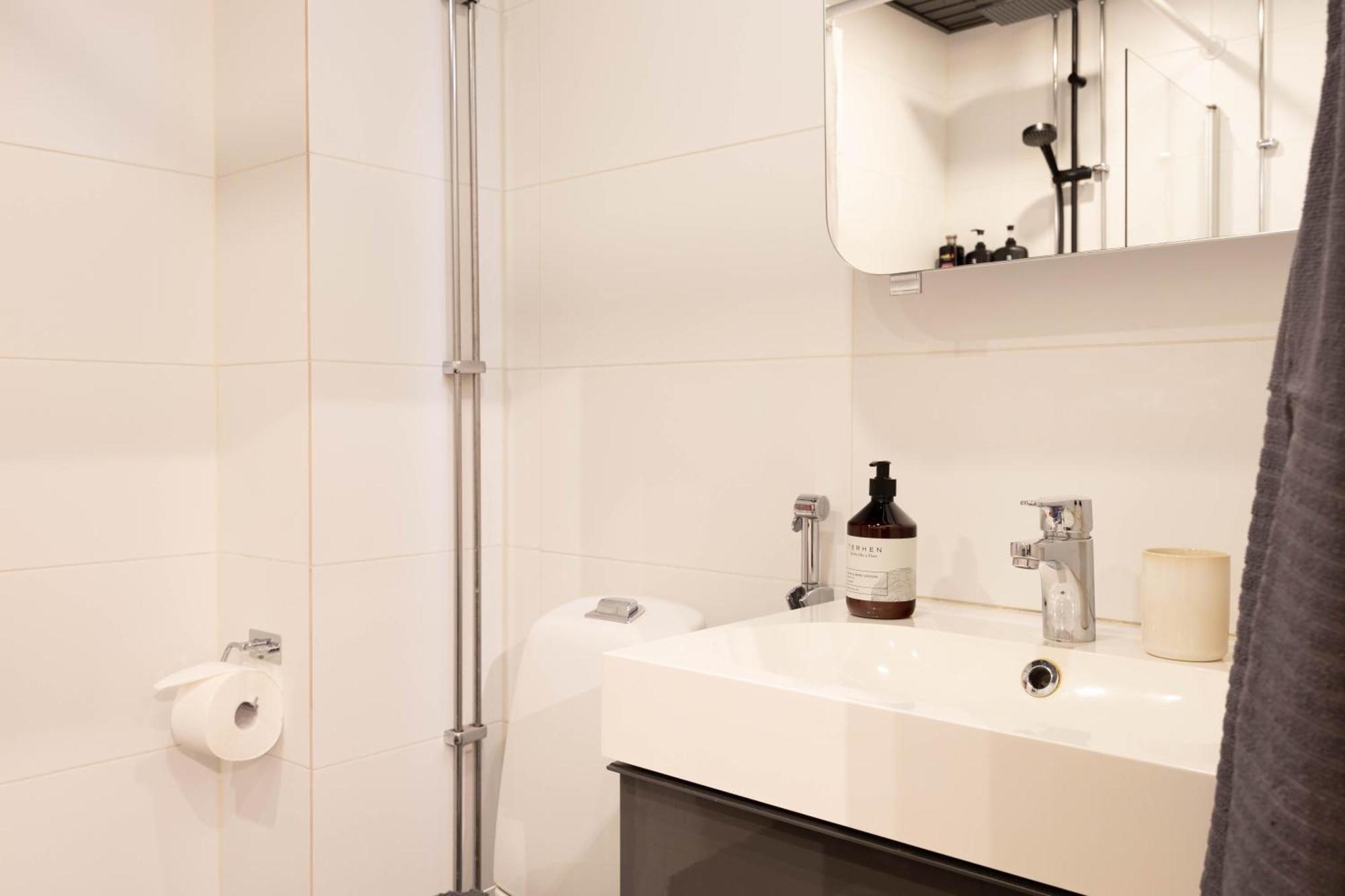 Huoneisto Great Location & Transport Connections With All Amenities 1-8 People Free Continental Breakfast Wifi Coffee &Tea Helsinki