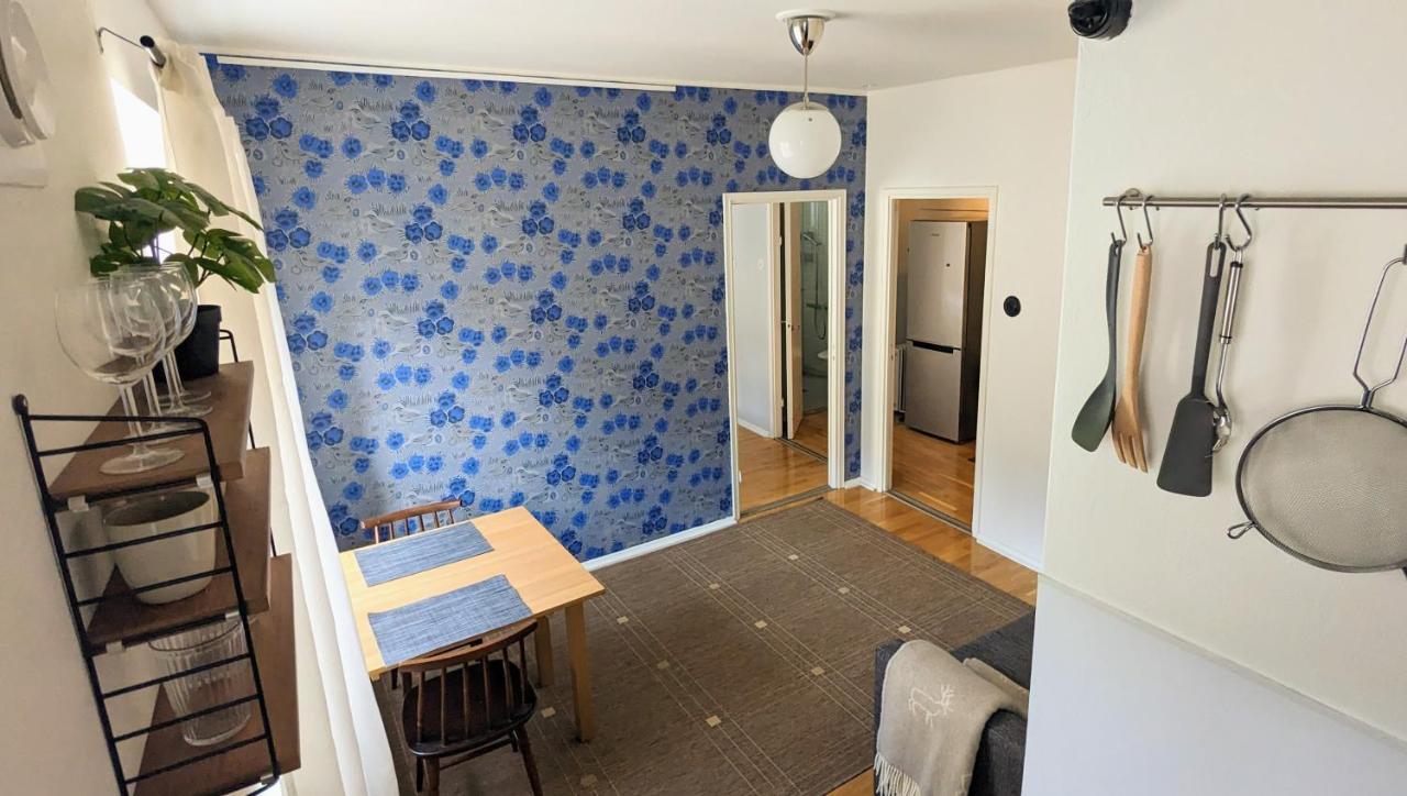 A Cosy Flat Next To Metro Huoneisto