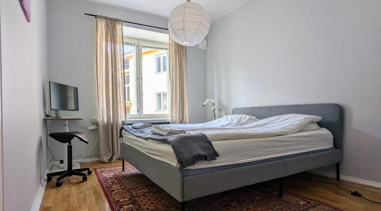 A Cosy Flat Next To Metro Huoneisto *