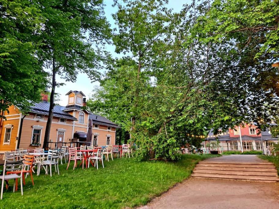 Puotilan Idylli Meren Laehellae * Helsinki