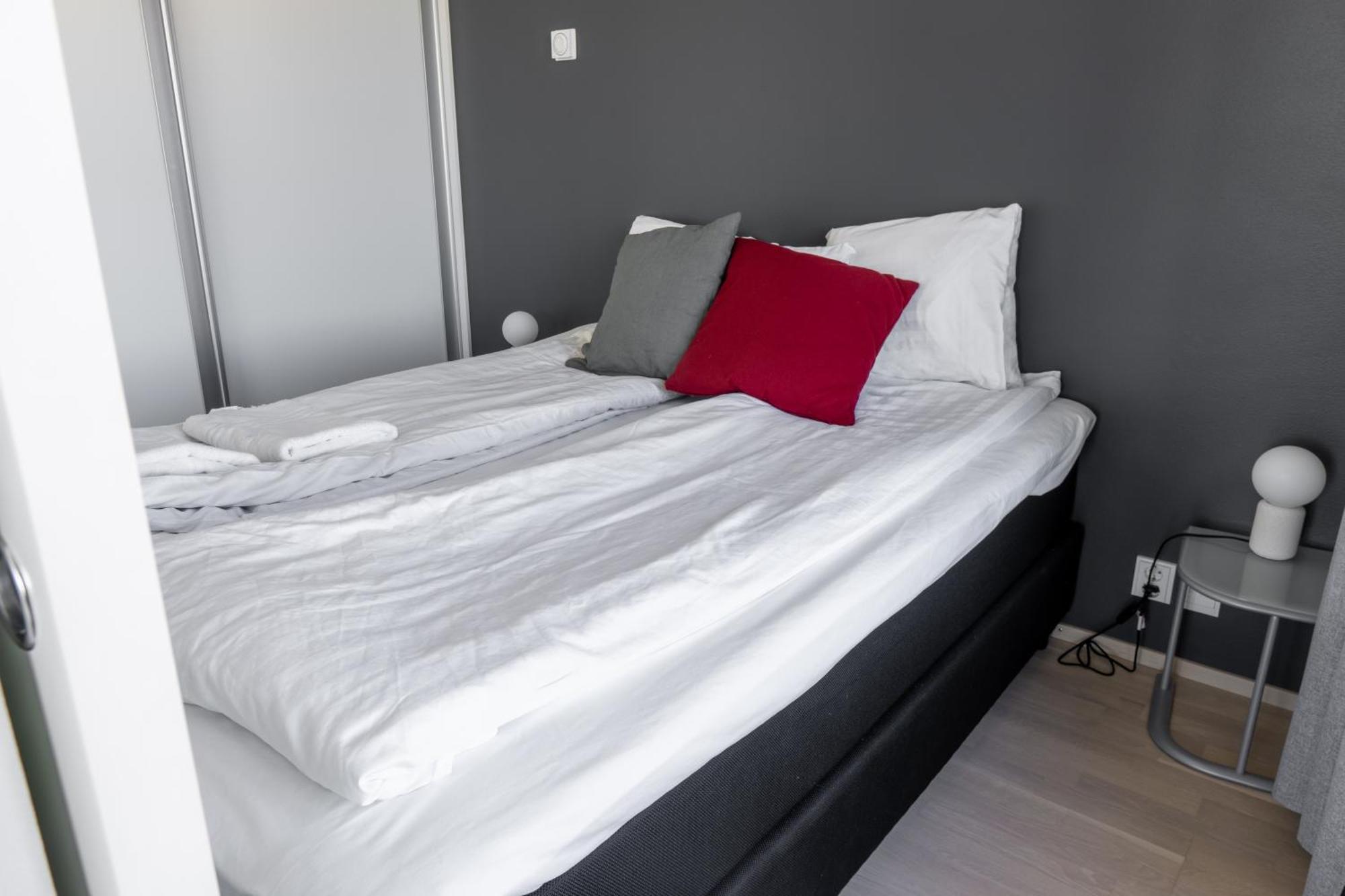 18th Floor High Point 1 Bdr With View - Free Garage Parking *