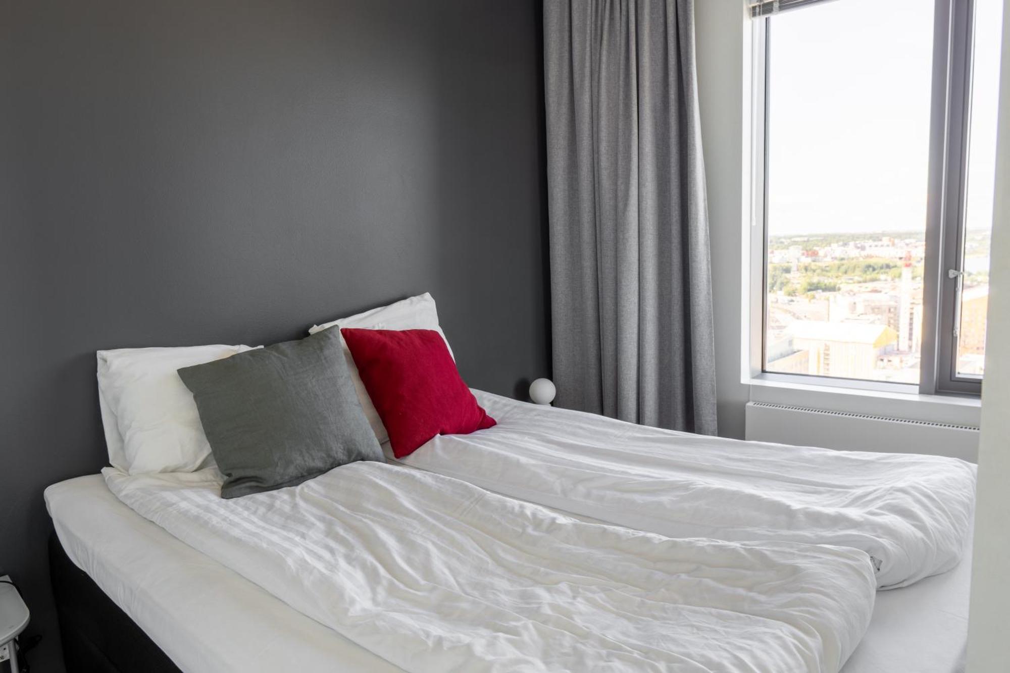 18th Floor High Point 1 Bdr With View - Free Garage Parking *