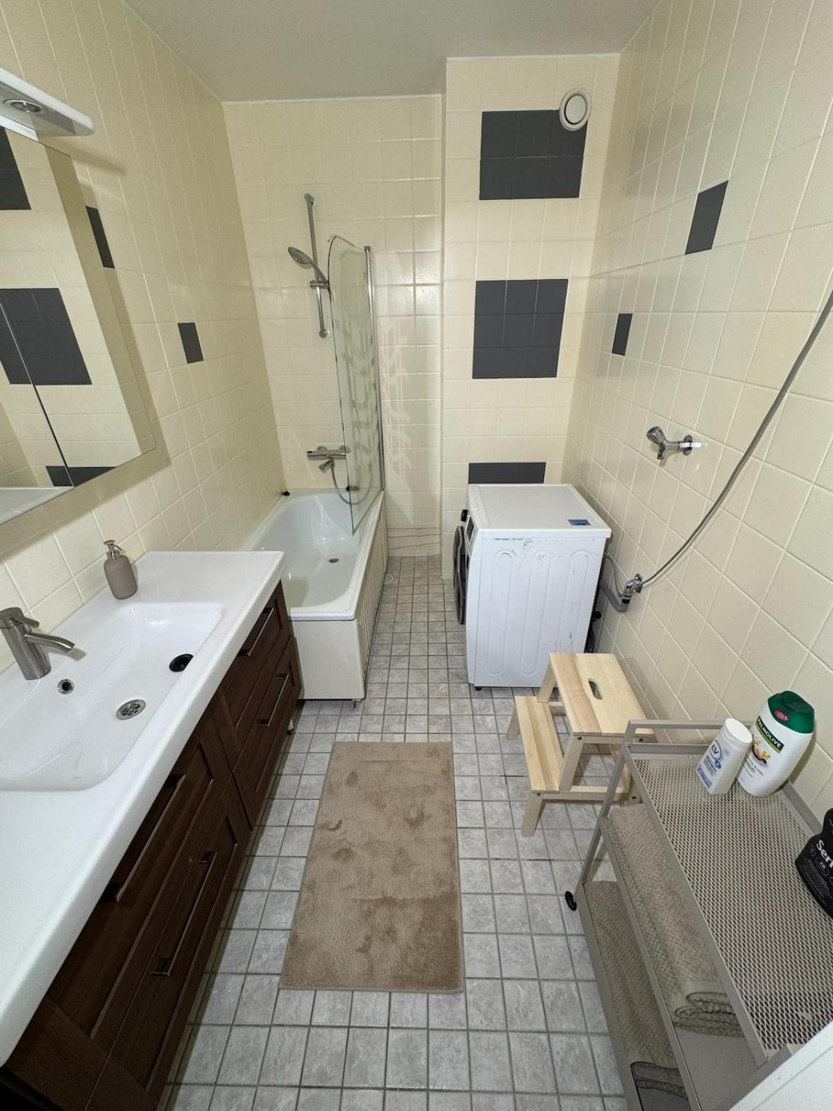 2 Bedroom With A Balcony In The Center Of *