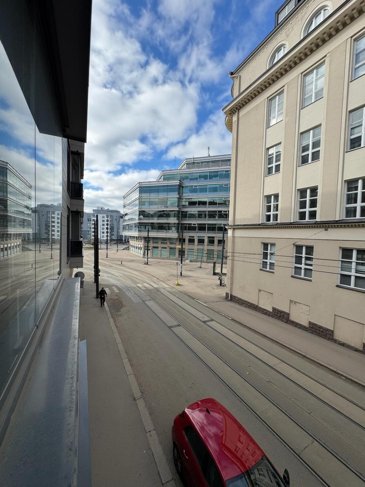 2 Bedroom With A Balcony In The Center Of *