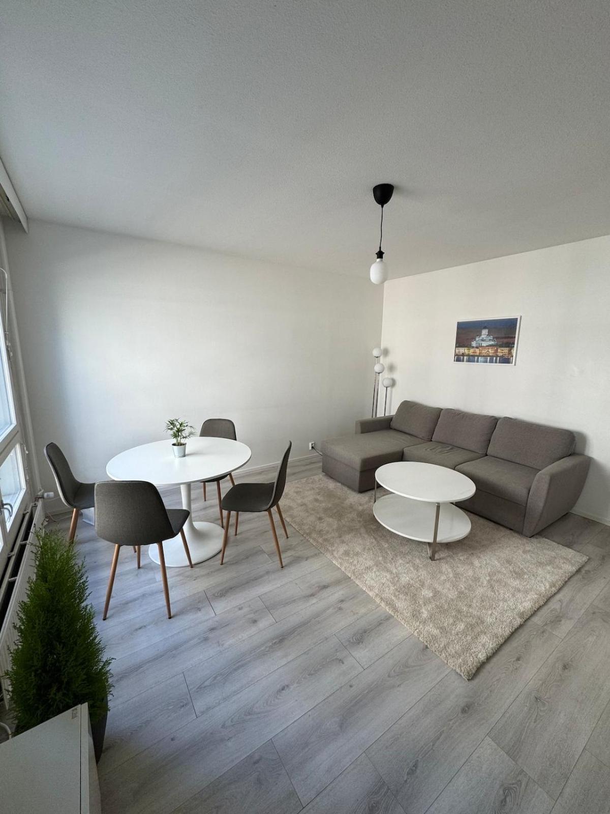 2 Bedroom With A Balcony In The Center Of *